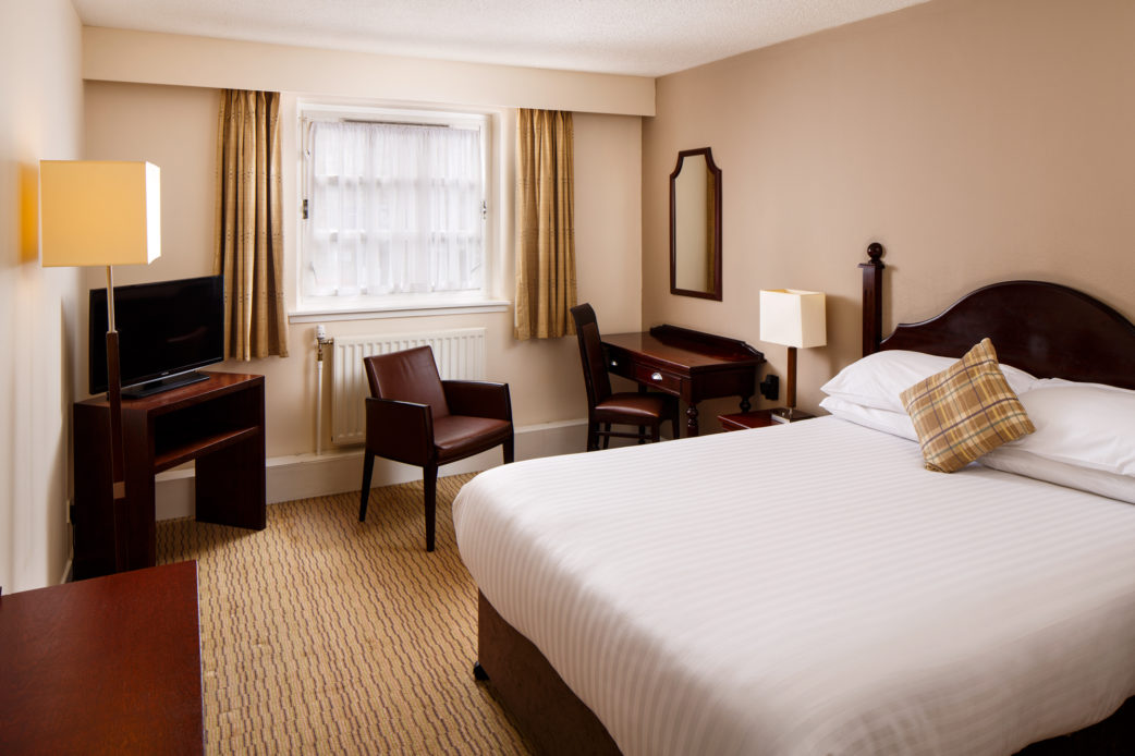 Classic double bedroom at Mercure Perth Hotel, double bed, desk, tv