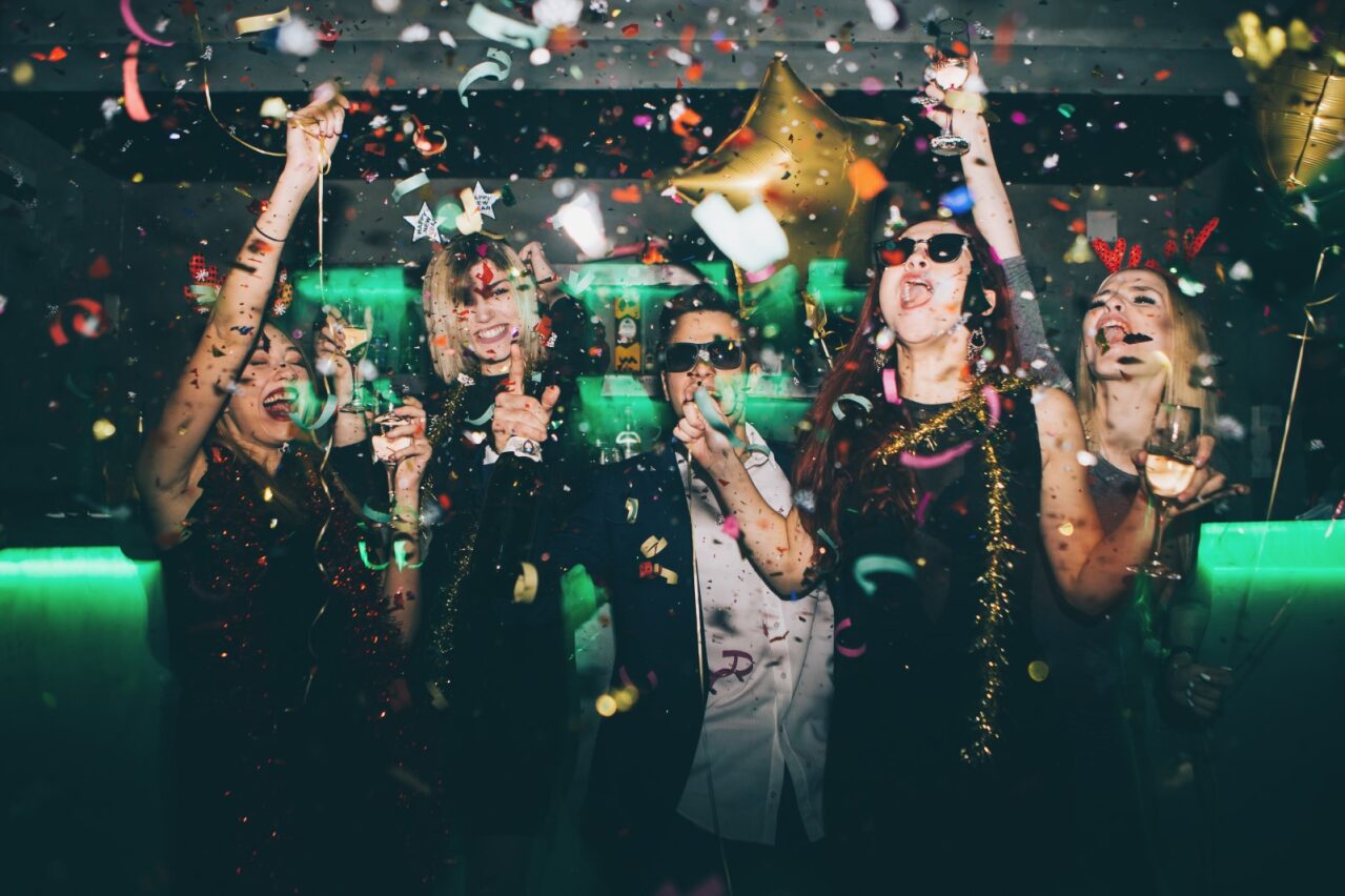 6af72c91-081a-4528-9251-630930c9cb29 Work colleges partying